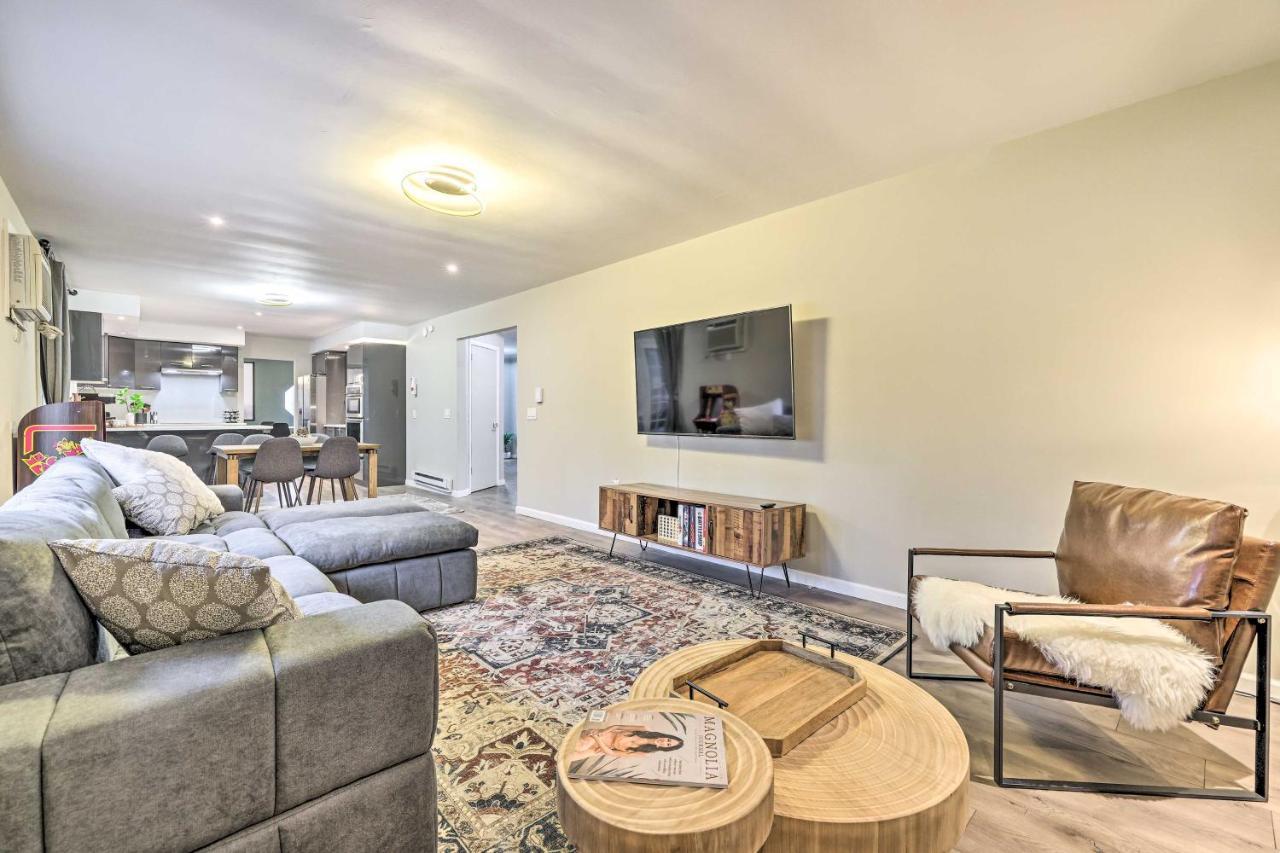 Casa de férias Poconos Retreat With Hot Tub, Game And Fire Pit!