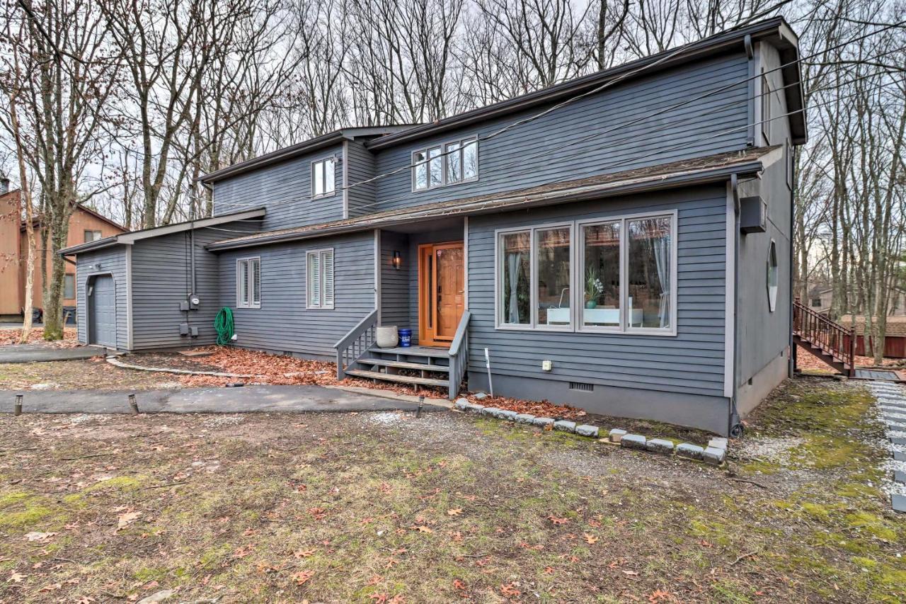 Poconos Retreat With Hot Tub, Game And Fire Pit! Casa de férias East Stroudsburg