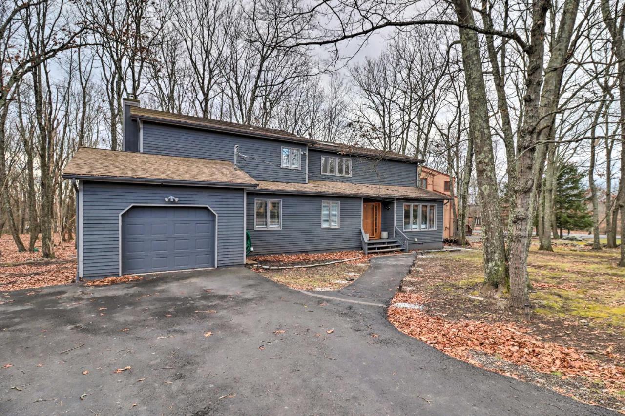 Poconos Retreat With Hot Tub, Game And Fire Pit! *