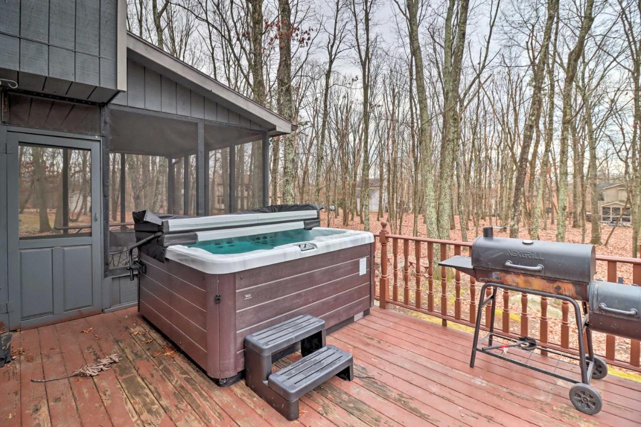 Poconos Retreat With Hot Tub, Game And Fire Pit! East Stroudsburg